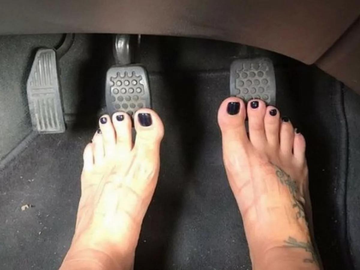 peut-on-conduire-pied-nu peut-on-conduire-pied-nu