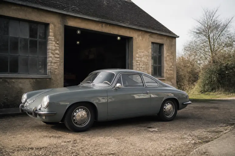 Façade du garage partenaire officiel proposant les voitures Wheeler Dealers France à l'achat